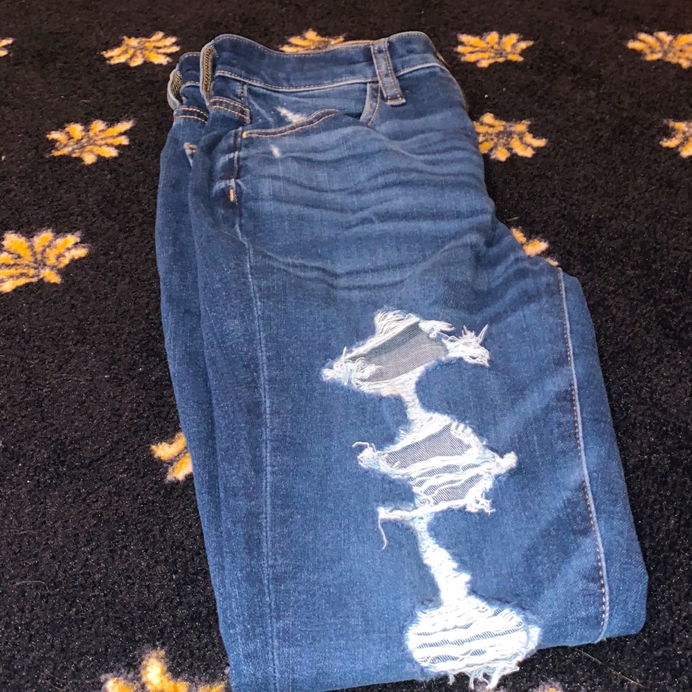 super cute ripped jeans american eagle